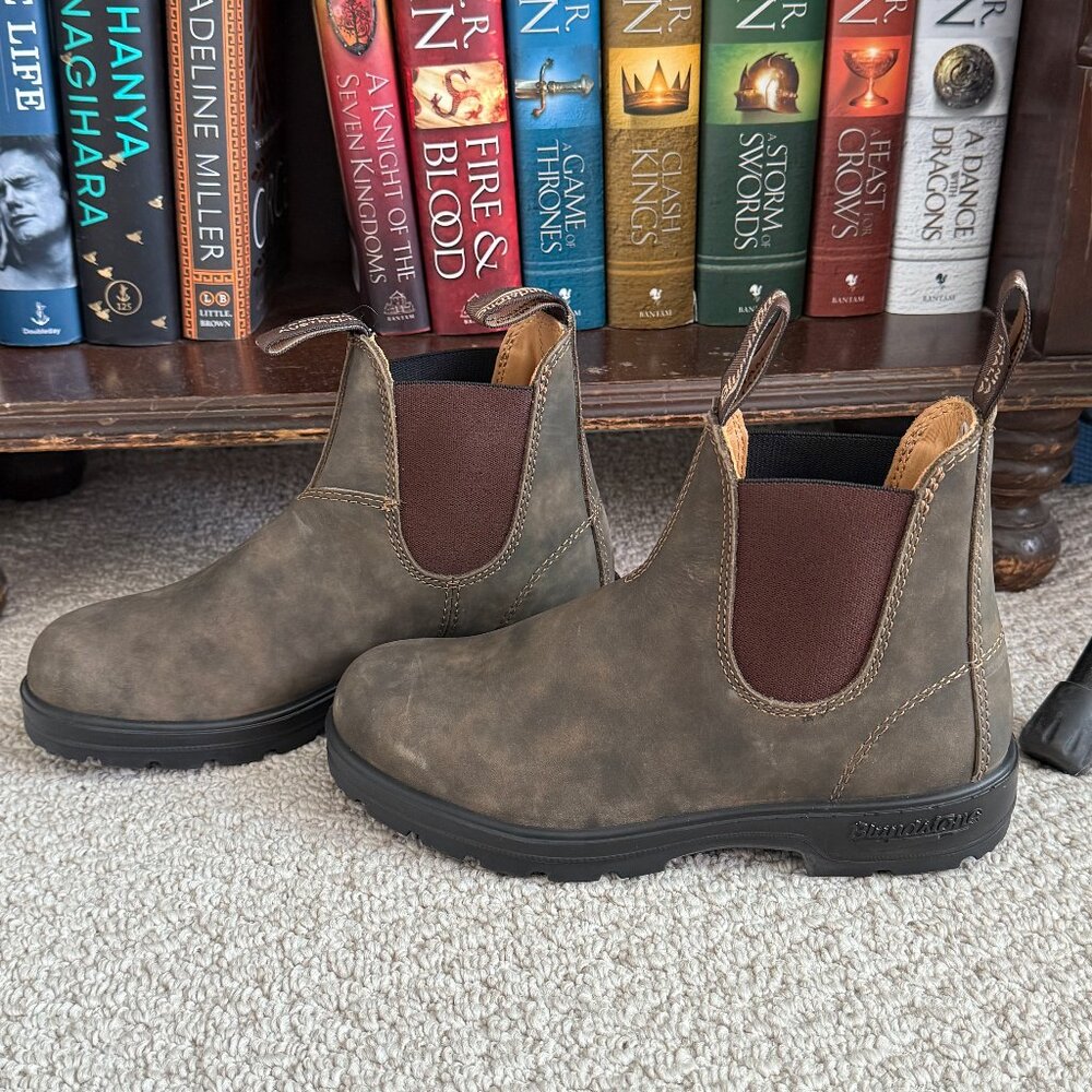 Blundstone Chelsea Boot 585 for Women, Size 7.5US - Rustic Brown